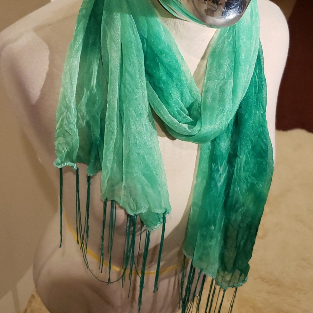 SCARF & CLOVES - Picture 2 of 9